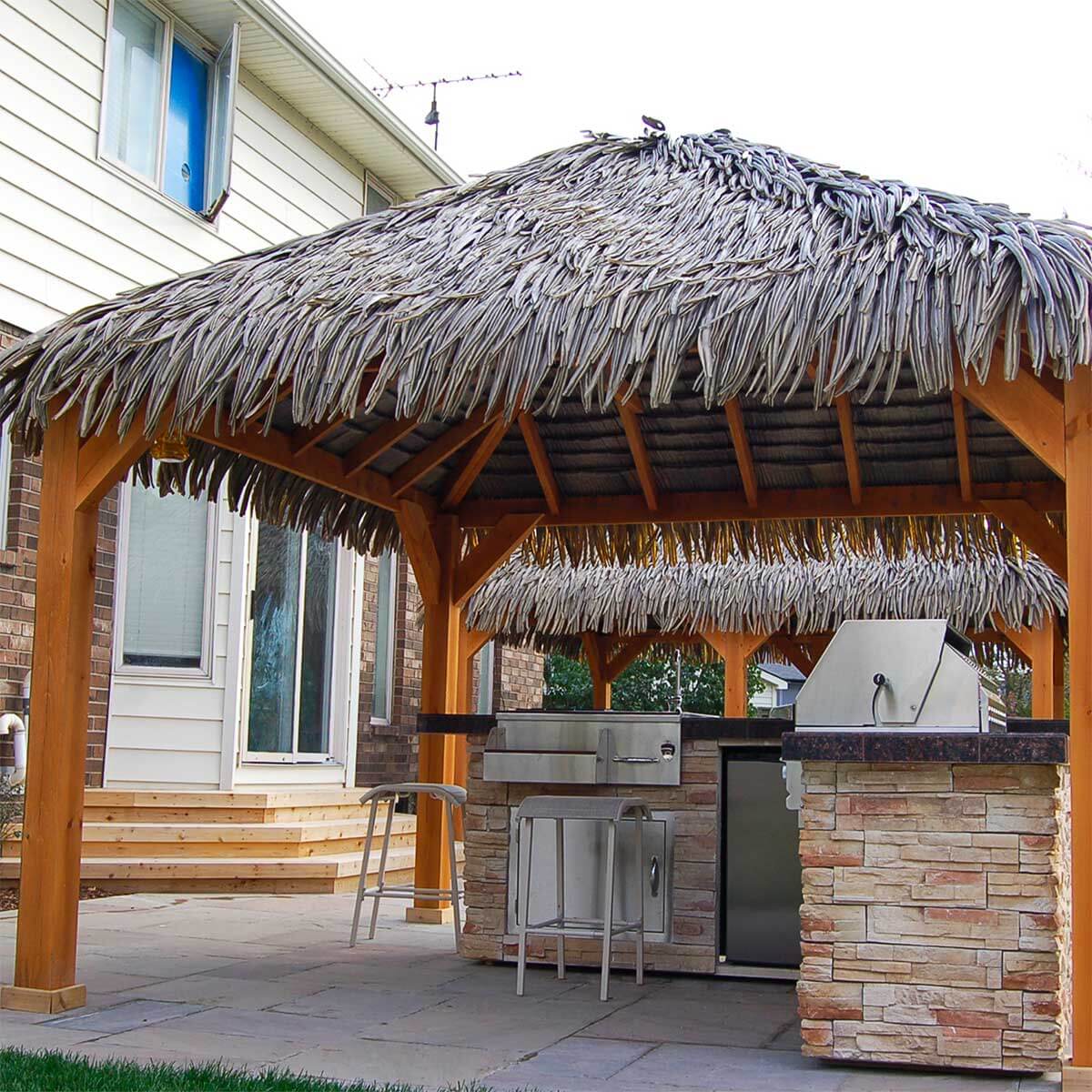 Cuisine extérieure sous une pergola avec une toiture en feuilles de palmier Palmita - Boutique Palmex