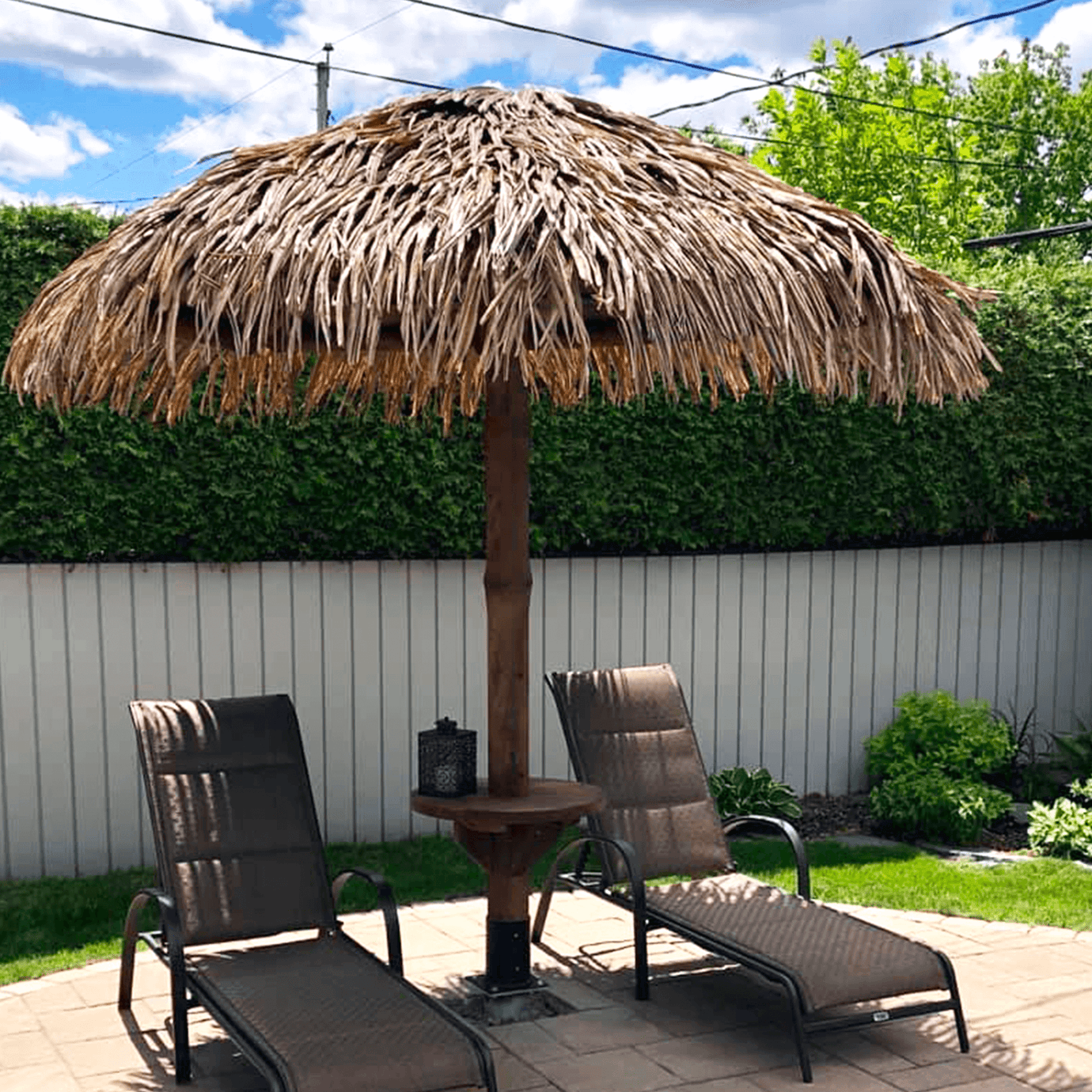 Construction d'un parasol de type palapa avec couverture en feuille de palmier Palmita - Boutique Palmex