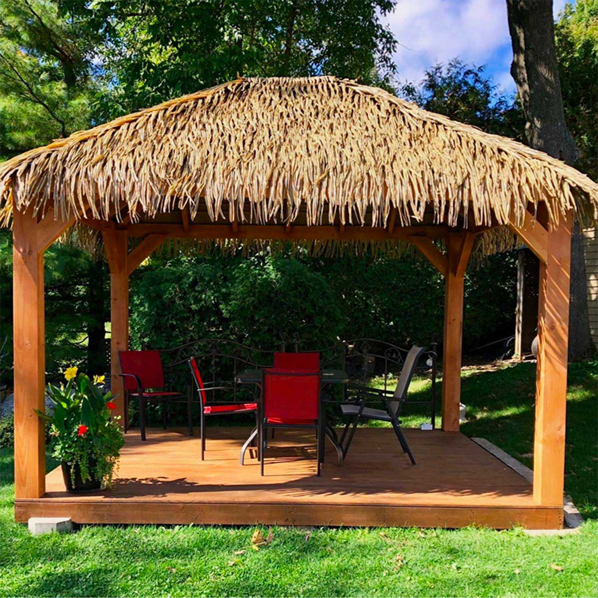 Pergola en bois avec toit en feuilles de palmier synthétiques Palmita de couleur naturelle - Boutique Palmex