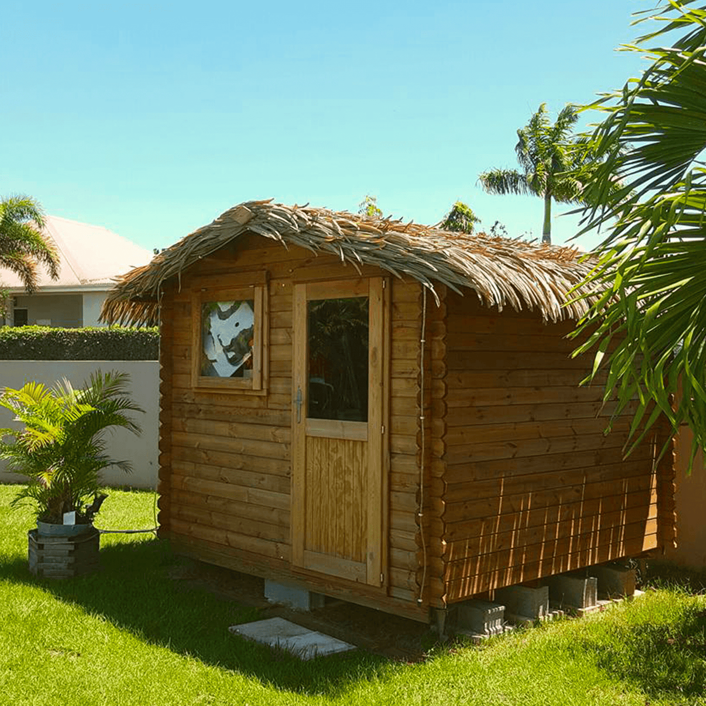 Cabanon en bois recouvert d'une toiture en feuilles de palmier Palmita - Boutique Palmex