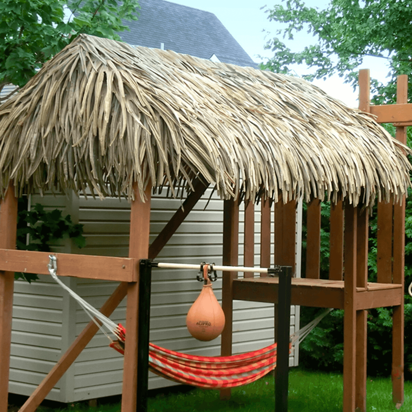 Module de jeux extérieur pour enfant avec un toit en feuilles de palmier - Boutique Palmex