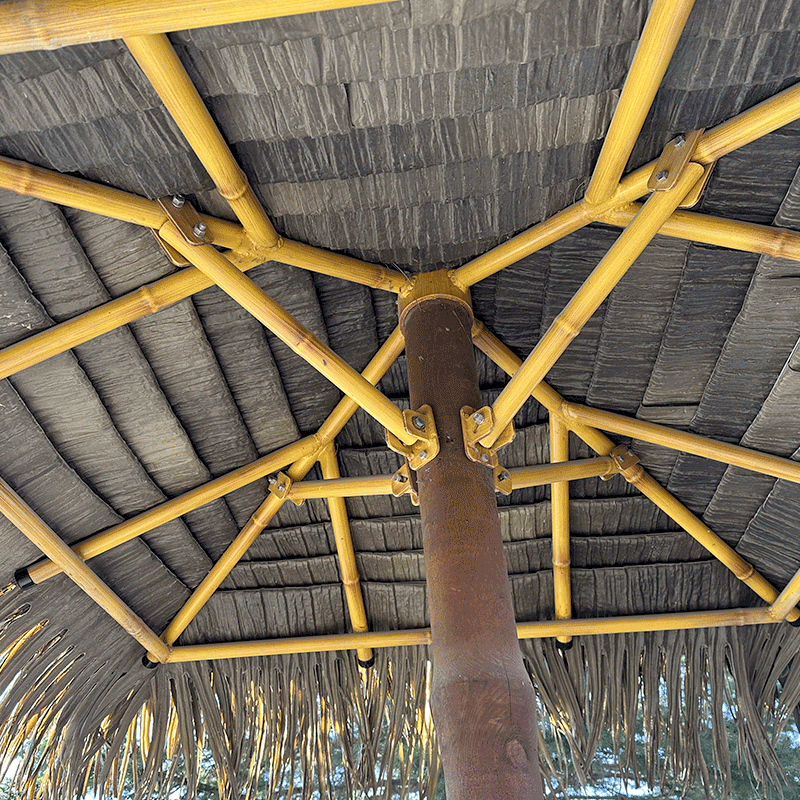 Parasol tropical en feuilles de palmier synthétique, base en bois - Boutique Palmex
